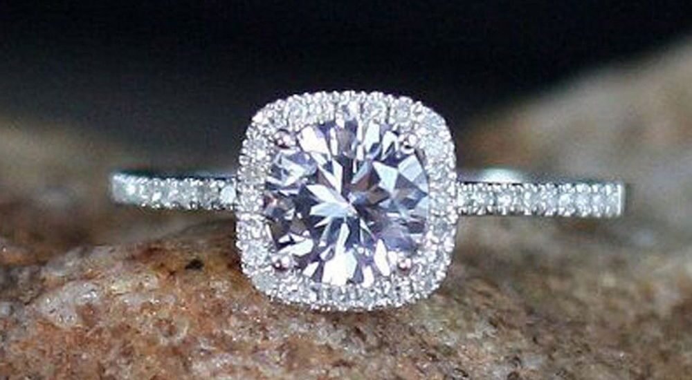 What Are Moissanite Wedding Bands?